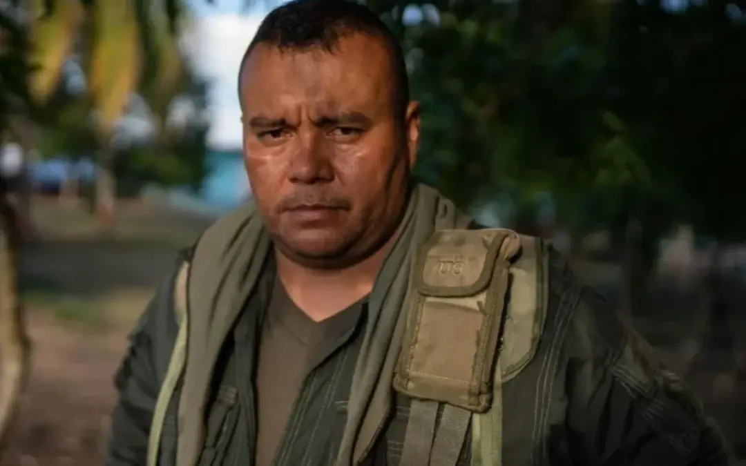 La fiscal Luz Adriana Camargo solicitará imputar a alias 'Calarcá' por delitos de lesa humanidad. Fiscalía pide al presidente Petro revocar su estatus de vocero de paz tras hallar pruebas de crímenes recientes - Foto: Redes sociales