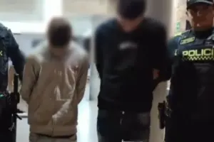 Capturan en Engativá a dos delincuentes armados tras un operativo de la Policía de Bogotá - Foto: Captura de video