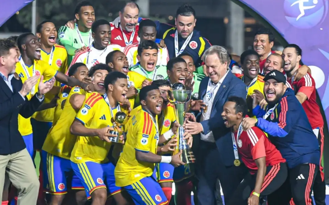 Colombia se corona campeona en Luque tras golear 0-4 a Argentina. Con doblete de Miguel Agámez y la magia de José Escorcia, la Tricolor rompe una sequía de 33 años - Foto: @FCFSeleccionCol