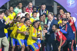 Colombia se corona campeona en Luque tras golear 0-4 a Argentina. Con doblete de Miguel Agámez y la magia de José Escorcia, la Tricolor rompe una sequía de 33 años - Foto: @FCFSeleccionCol