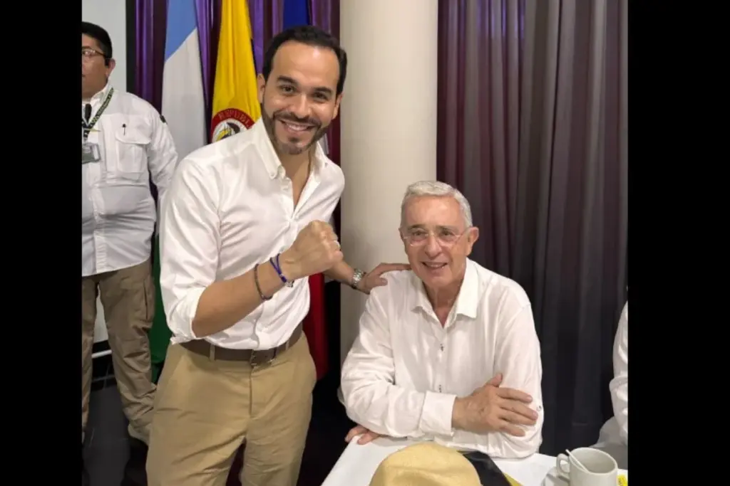 Tensión en la derecha colombiana: Álvaro Uribe cuestiona la campaña de Abelardo de la Espriella por "maltratos" a Paloma Valencia - Foto: Redes sociales