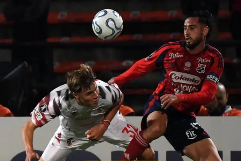 Independiente Medellín empató 1-1 ante Estudiantes de La Plata en su debut en la Copa Libertadores 2026. Francisco Chaverra salvó un punto en el Atanasio tras una magistral asistencia de Daniel Cataño - Foto: @Libertadores