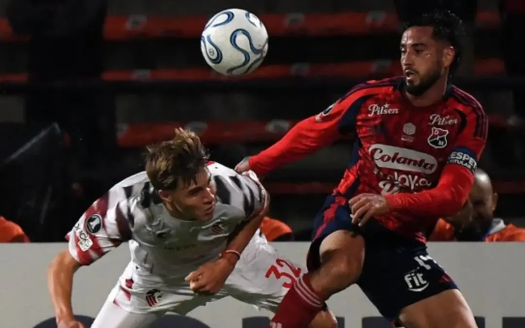 Independiente Medellín empató 1-1 ante Estudiantes de La Plata en su debut en la Copa Libertadores 2026. Francisco Chaverra salvó un punto en el Atanasio tras una magistral asistencia de Daniel Cataño - Foto: @Libertadores