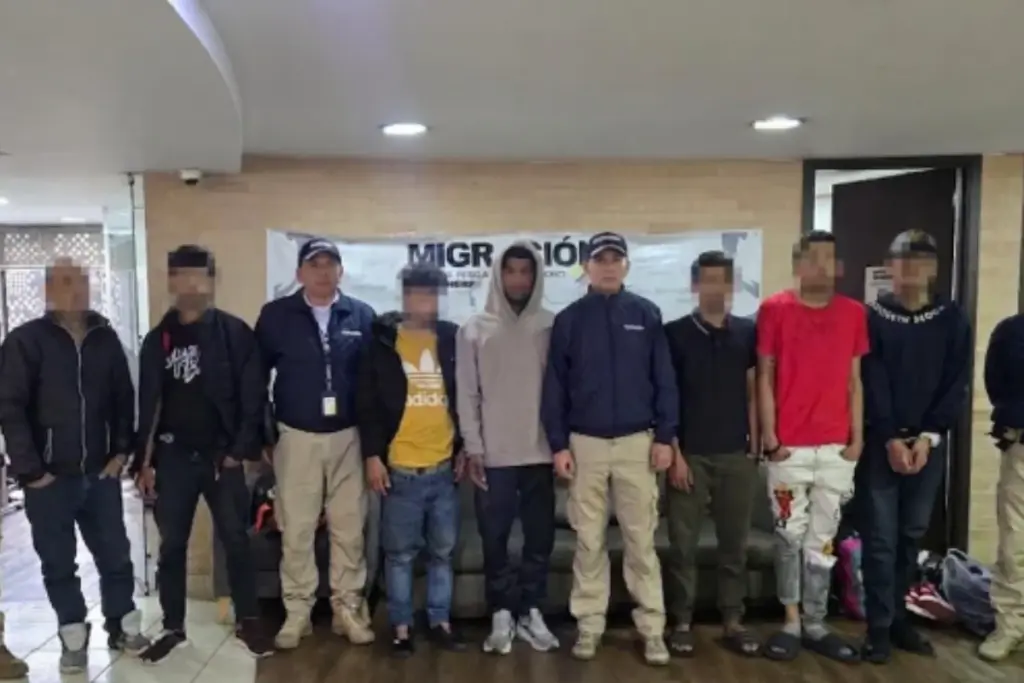 Siete capturados tras intento de robo a una droguería en el 7 de Agosto, Bogotá. Seis ciudadanos extranjeros fueron expulsados por reincidencia tras usar carretas de reciclaje para ocultar mercancía - Foto: Alcaldía Local Barrios Unidos