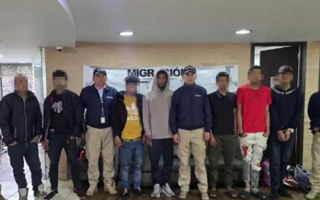 Siete capturados tras intento de robo a una droguería en el 7 de Agosto, Bogotá. Seis ciudadanos extranjeros fueron expulsados por reincidencia tras usar carretas de reciclaje para ocultar mercancía - Foto: Alcaldía Local Barrios Unidos