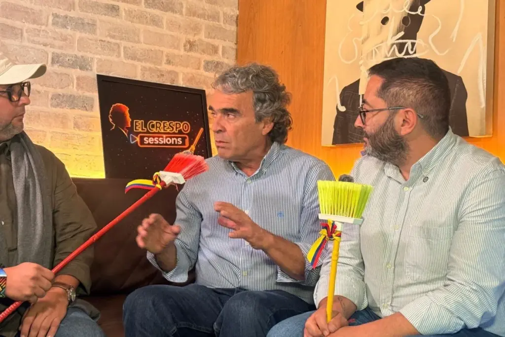 Sergio Fajardo radica ante la Registraduría el comité "Referendo por la estabilidad constitucional". La iniciativa busca frenar por ocho años la Asamblea Nacional Constituyente impulsada por el presidente Gustavo Petro - Foto: @sergio_fajardo