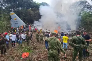 La Fuerza Aeroespacial Colombiana confirma que el avión Hércules accidentado en Putumayo no estaba asegurado debido a un déficit de $ 244.000 millones - Foto: Redes sociales