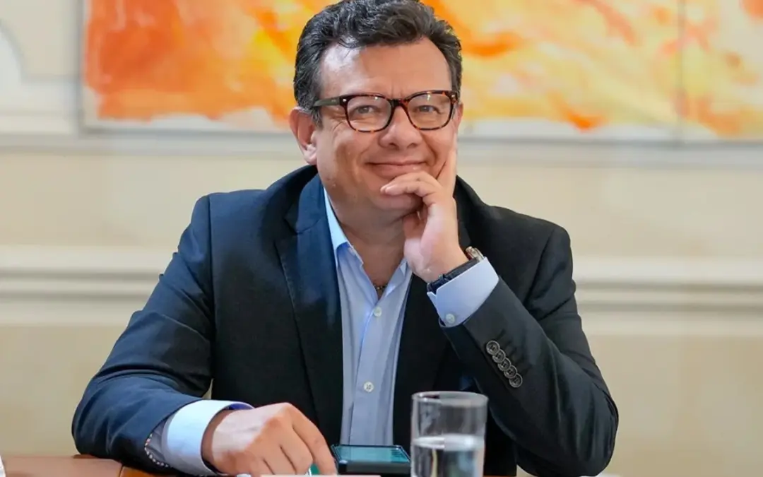 La Fiscalía de Colombia ordena reabrir el caso por presunto acoso sexual contra Hollman Morris, gerente de RTVC. El ente acusador admite fallas en la investigación y revictimización de la periodista María Antonia García - Foto: Redes sociales