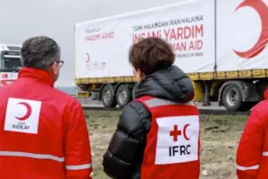 Irán recibe el primer cargamento de ayuda humanitaria de emergencia de la FICR a través de Turquía. 48 toneladas de suministros llegan tras seis semanas de conflicto con EE. UU. e Israel - Foto: Captura de video