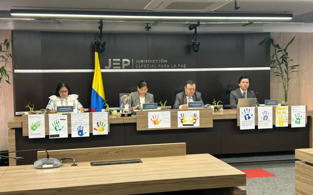 La Sala de Reconocimiento de la JEP anunció la imputación contra 20 exmandos regionales de las Farc por el reclutamiento sistemático de menores entre 1996 y 2016 - Foto: Redes sociales