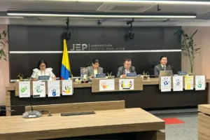 La Sala de Reconocimiento de la JEP anunció la imputación contra 20 exmandos regionales de las Farc por el reclutamiento sistemático de menores entre 1996 y 2016 - Foto: Redes sociales