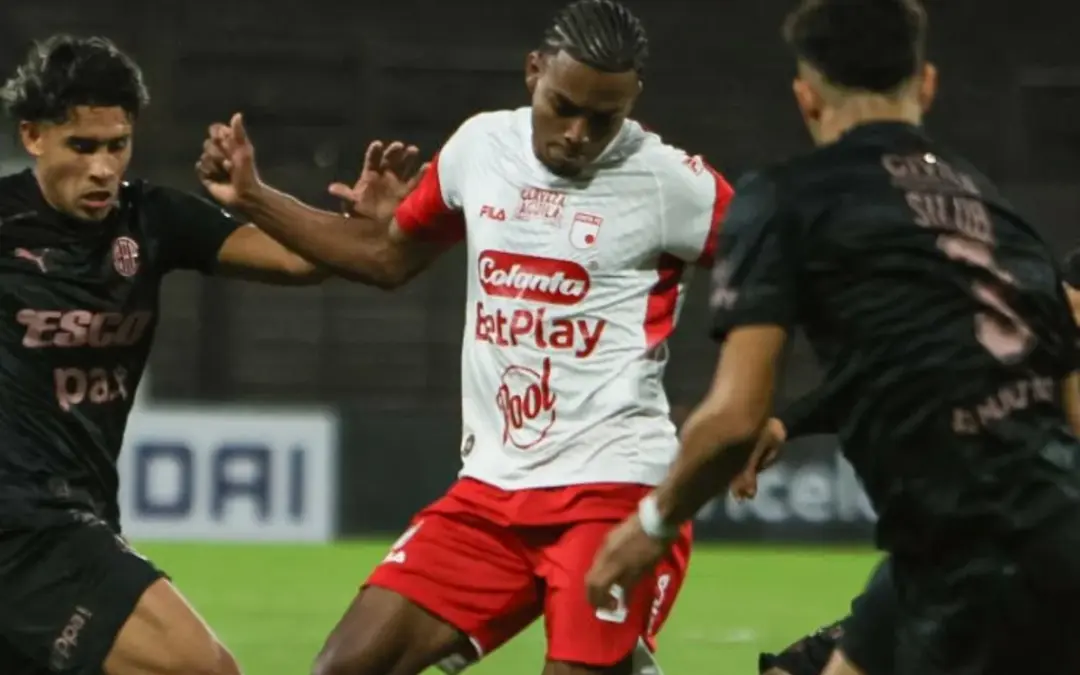 Independiente Santa Fe cae 2-1 ante Platense en Argentina y compromete su futuro en la Copa Libertadores - Foto: @SantaFe