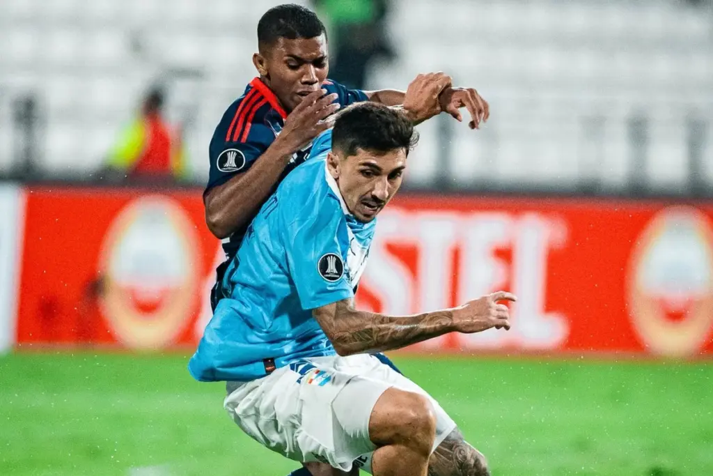 Junior de Barranquilla perdió 2-0 ante Sporting Cristal en Lima y se hunde en el fondo del Grupo F de la Copa Libertadores. Una expulsión temprana de Jermein Peña selló la suerte del 'Tiburón' - Foto: @ClubSCristal