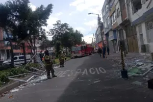 Explosión en fábrica del barrio Floralia, Kennedy, deja tres heridos y moviliza a los Bomberos de Bogotá - Foto: @BomberosBogota