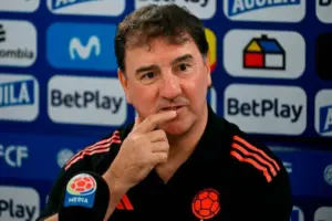 Ramón Jesurún, presidente de la FCF, pone fin a los rumores sobre la salida de Néstor Lorenzo - Foto: Redes sociales