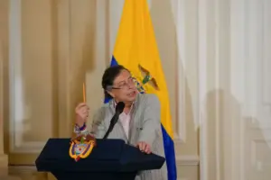 El Juzgado 24 Administrativo de Bogotá impuso una multa de $26 millones al presidente Gustavo Petro por desacato. El mandatario se negó a retractarse tras calificar de "bandido" al exgerente de Coosalud - Foto: Redes sociales