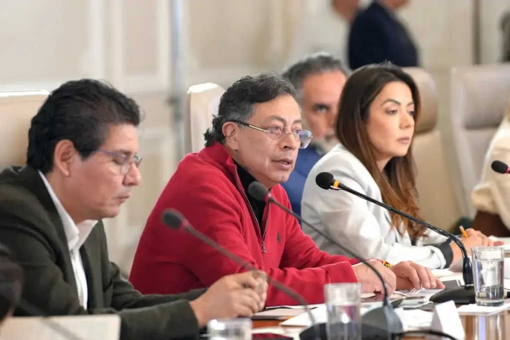 El presidente Gustavo Petro impulsa formalmente la recolección de firmas para una Asamblea Nacional Constituyente centrada en la reforma del sistema político - Foto: @infopresidencia