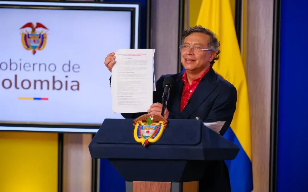 El presidente Gustavo Petro denunció que los explosivos usados en los recientes ataques en el Cauca provendrían de Ecuador y alertó sobre un plan para sabotear las elecciones presidenciales - Foto: @infopresidencia