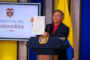 El presidente Gustavo Petro denunció que los explosivos usados en los recientes ataques en el Cauca provendrían de Ecuador y alertó sobre un plan para sabotear las elecciones presidenciales - Foto: @infopresidencia