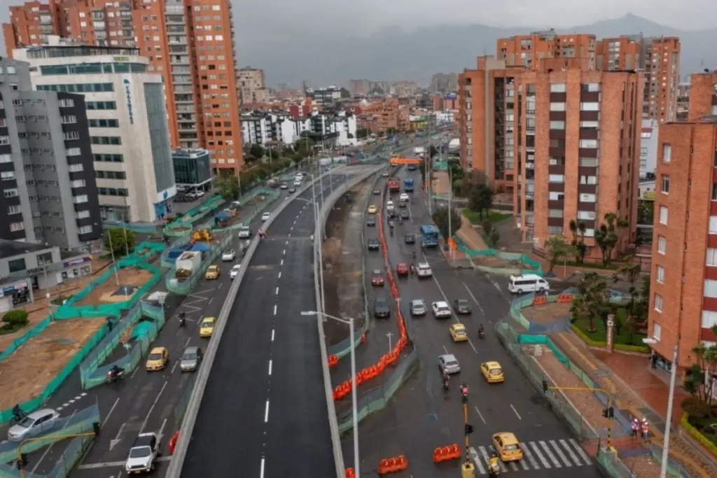 ¡Atención conductores! Desde hoy, 29 de abril, cambia el sentido de circulación en el puente de la Avenida 68 con Cafam Floresta por obras - Foto: Alcaldía de Bogotá