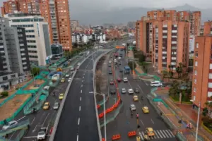 ¡Atención conductores! Desde hoy, 29 de abril, cambia el sentido de circulación en el puente de la Avenida 68 con Cafam Floresta por obras - Foto: Alcaldía de Bogotá