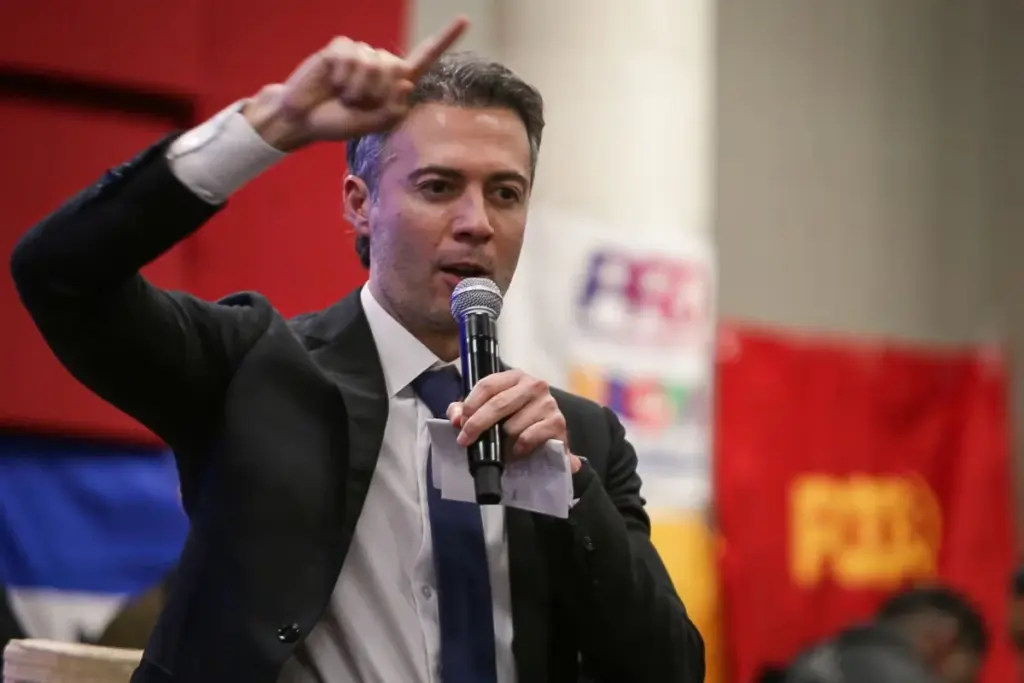 La designación de Daniel Quintero en la Superintendencia de Salud desata una tormenta política - Foto: Redes sociales