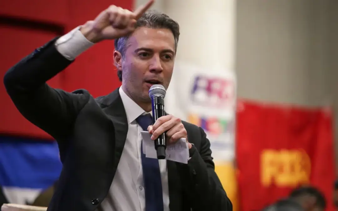 La designación de Daniel Quintero en la Superintendencia de Salud desata una tormenta política - Foto: Redes sociales