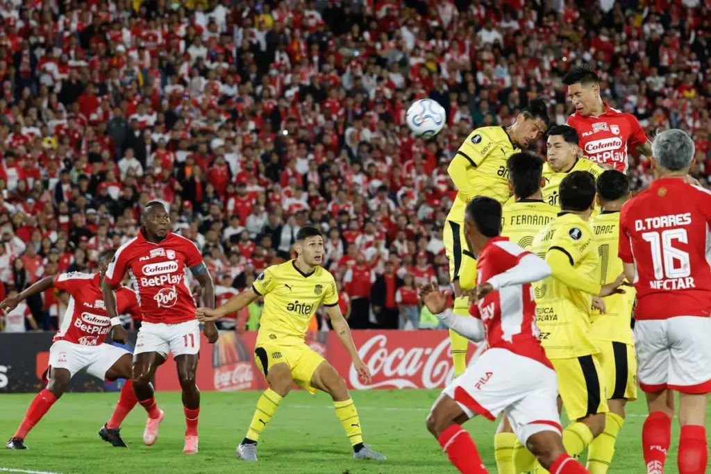 Conmebol impone sanción económica a Independiente Santa Fe por comportamiento indebido de su hinchada en la Copa Libertadores - Foto: Redes sociales