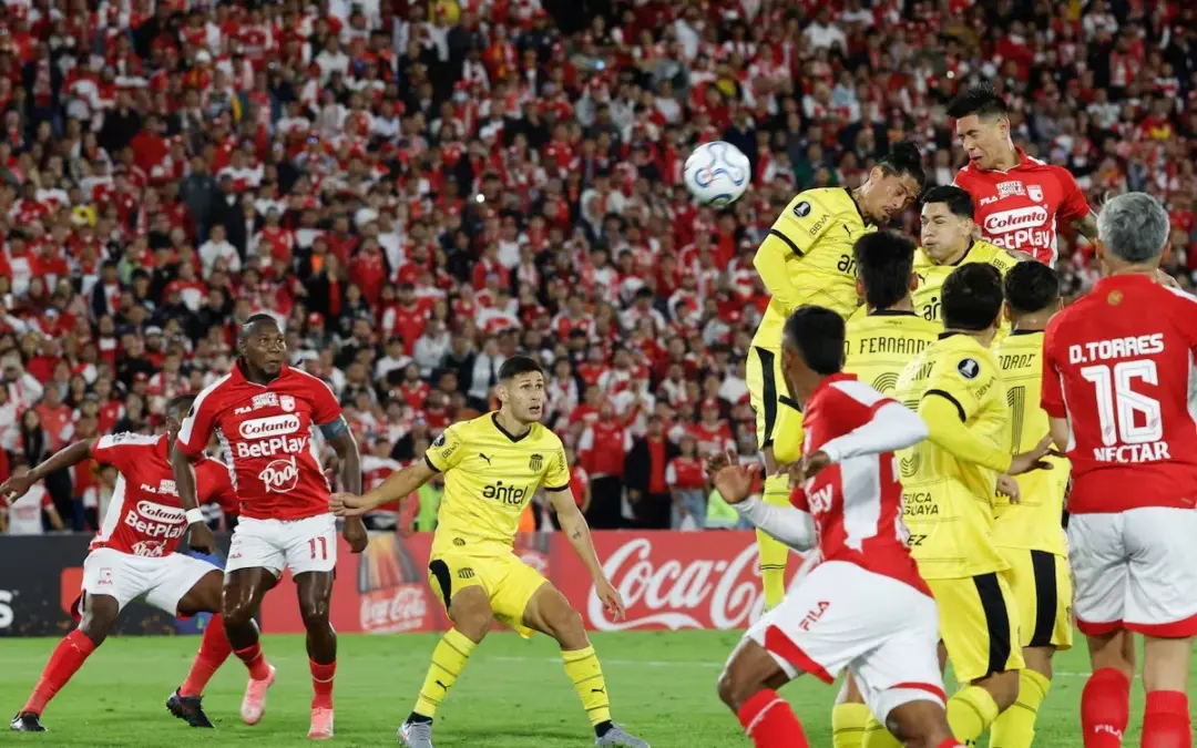Conmebol impone sanción económica a Independiente Santa Fe por comportamiento indebido de su hinchada en la Copa Libertadores - Foto: Redes sociales