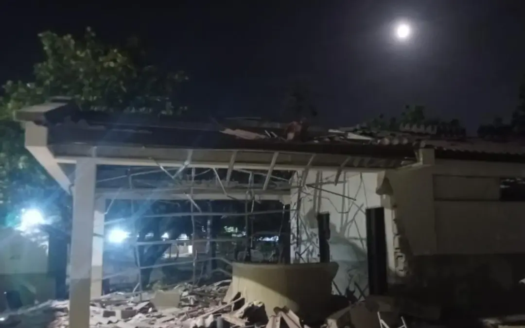 Atentado terrorista del ELN contra batallón militar en Riohacha deja 12 soldados heridos