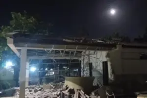 Un atentado con explosivos contra el Batallón de Infantería Mecanizado N.° 6 Cartagena en Riohacha, La Guajira, dejó 12 soldados heridos. Las autoridades atribuyen la acción criminal al ELN - Foto: Redes sociales
