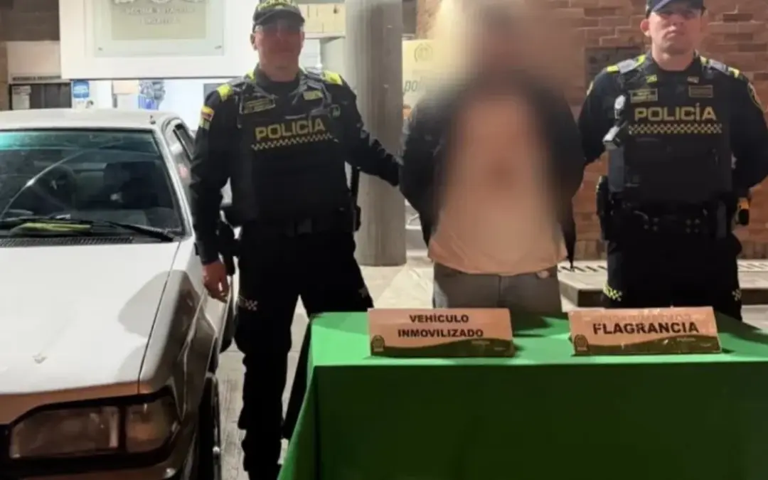 El monitoreo remoto a través de cámaras de seguridad permitió frustrar un millonario robo en un negocio de compra y venta de motocicletas en el barrio La Europa, localidad de Engativá - Foto: Policía de Bogotá