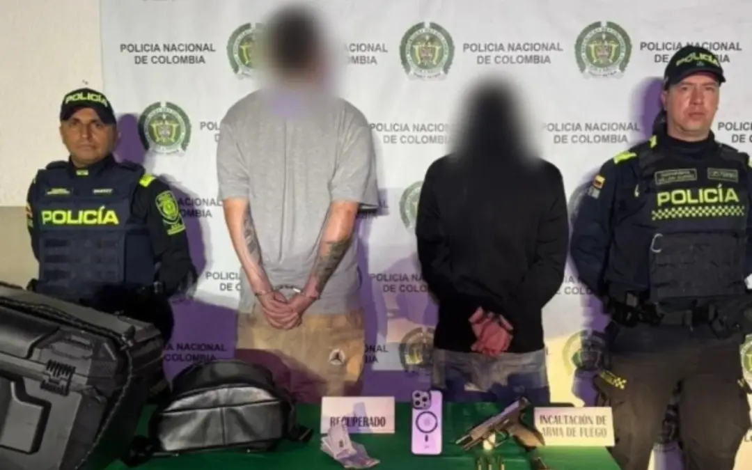 El rastreo satelital por GPS del celular hurtado a un comerciante en Paloquemao permitió a la Policía de Bogotá capturar a dos delincuentes armados en la localidad de Los Mártires - Foto: @PoliciaBogota