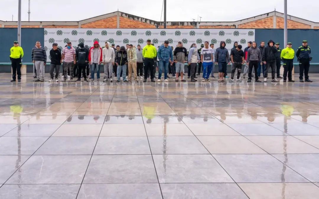 Claudio Aldair Berrios Pineda, implicado en el asesinato de Enrique Medina en Usaquén para robarle una patineta, fue capturado en la localidad de Santa Fe tras un macrooperativo en Bogotá - Foto: Cortesía
