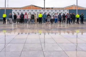 Claudio Aldair Berrios Pineda, implicado en el asesinato de Enrique Medina en Usaquén para robarle una patineta, fue capturado en la localidad de Santa Fe tras un macrooperativo en Bogotá - Foto: Cortesía