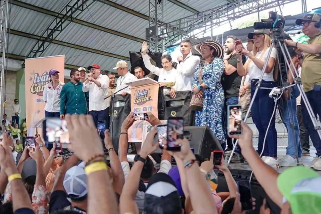 El candidato Iván Cepeda enfrenta fuertes críticas tras participar en un masivo evento político en Sincelejo, Sucre - Foto: Redes sociales
