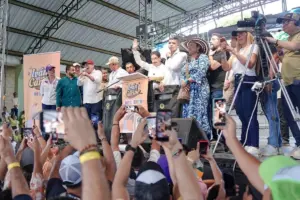 El candidato Iván Cepeda enfrenta fuertes críticas tras participar en un masivo evento político en Sincelejo, Sucre - Foto: Redes sociales
