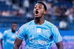 Jhon Jader Durán busca salir del Zenit tras un semestre con poco protagonismo. El delantero colombiano habría sido ofrecido al Galatasaray, pero su historial de indisciplina en Turquía genera dudas en el cuerpo técnico - Foto: Redes sociales