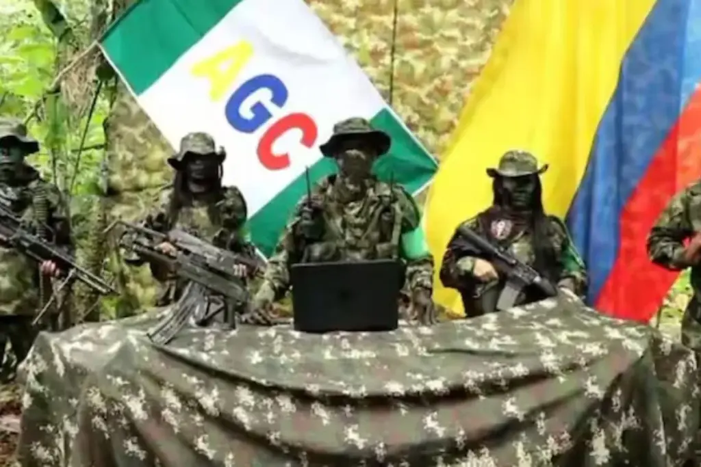 El Gobierno Nacional reactiva el proceso con el Clan del Golfo mediante la Resolución 120 de 2026. Se solicita la suspensión de órdenes de captura para 29 integrantes, incluido alias "Chiquito Malo", con miras a su ingreso a las Zonas de Ubicación Temporal el próximo 25 de junio - Foto: Redes sociales