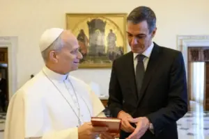 El presidente del Gobierno español, Pedro Sánchez, mantuvo su primera reunión privada con el papa León XIV en el Vaticano - Foto: Redes sociales
