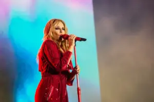 En su nueva docuserie ‘Kylie’, la estrella del pop australiana Kylie Minogue reveló haber superado en secreto un segundo diagnóstico de cáncer en 2021, tras su conocida batalla de 2005 - Foto: Redes sociales