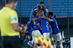 Millonarios logra una remontada épica 2-4 ante Boston River en Uruguay por la Copa Sudamericana. Con goles de Rodrigo Contreras, Leonardo Castro y Beckham Castro, el 'Embajador' revive en el Grupo C - Foto: @MillosFCoficial