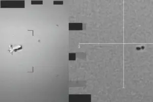 Estados Unidos desclasifica más de 160 documentos sobre ovnis por orden del presidente Donald Trump. Los archivos revelan informes históricos de "platillos voladores" y avistamientos recientes de fenómenos anómalos - Foto: Cortesía