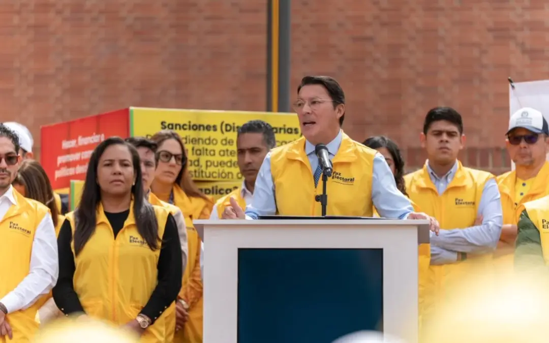 El registrador Hernán Penagos defendió la transparencia de los comicios presidenciales de 2026 y oficializó la entrega en custodia del código fuente del software electoral al procurador Gregorio Eljach - Foto: @Registraduria