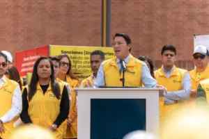 El registrador Hernán Penagos defendió la transparencia de los comicios presidenciales de 2026 y oficializó la entrega en custodia del código fuente del software electoral al procurador Gregorio Eljach - Foto: @Registraduria