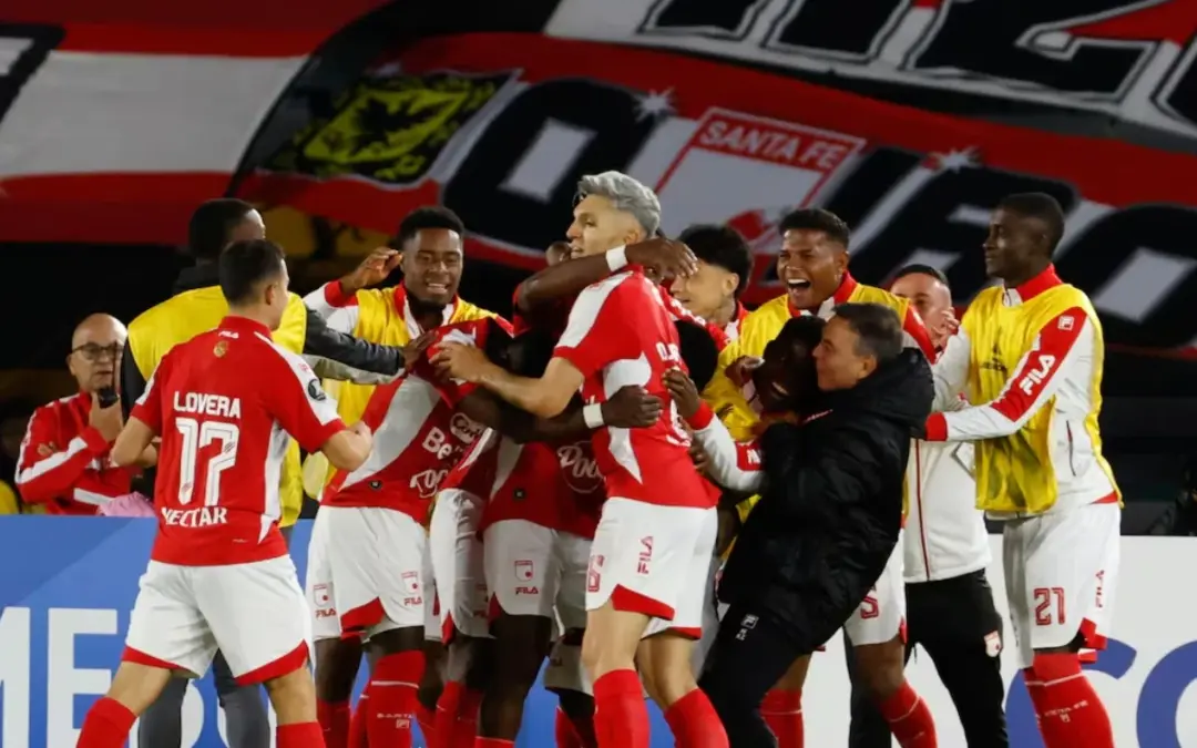 Independiente Santa Fe venció 2-1 a Platense en El Campín y mantiene vivas sus esperanzas en el torneo continental - Foto: Redes sociales