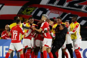 Independiente Santa Fe venció 2-1 a Platense en El Campín y mantiene vivas sus esperanzas en el torneo continental - Foto: Redes sociales