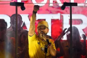 Crece la tormenta política en la recta final de la campaña presidencial. Congresistas y líderes del Pacto Histórico desmienten las acusaciones de Abelardo de la Espriella sobre una presunta red de compra de votos en el Caribe - Foto: @AbelardoPTE