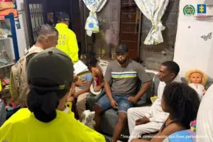 La Fiscalía envió a prisión a alias "Tom" y alias "Trenzas", señalados de acondicionar la buseta con cilindros bomba utilizada en el atentado terrorista contra el Cantón Militar Pichincha en Cali - Foto: Fiscalía