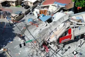 Un devastador terremoto de magnitud 7,8 sacudió la isla de Mindanao, en Filipinas, dejando al menos 36 muertos, 167 heridos y miles de damnificados debido a derrumbes y deslizamientos de tierra - Foto: Redes sociales